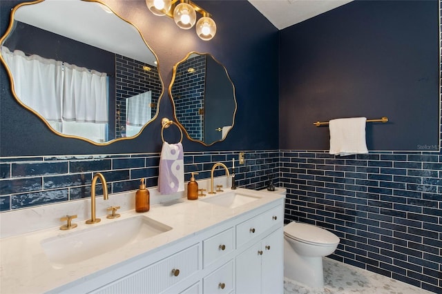 690 Cascading Creek Ln, Winter Garden, FL 34787 - full bath with a sink, tile walls, toilet, and double vanity