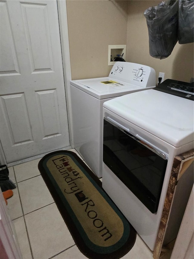 1639 Nestlewood Trl, Orlando, FL 32837 - clothes washing area featuring tile patterned flooring, laundry area, and washing machine and dryer