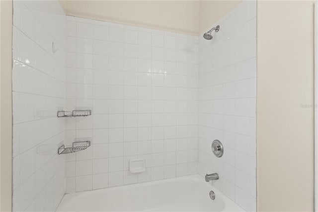 bathroom with tub / shower combination