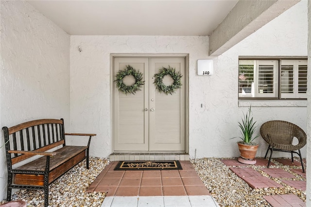 view of exterior entry with stucco siding