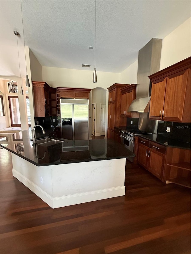 708 Palenci Ct, Winter Springs, FL 32708 - kitchen with premium appliances, a sink, open shelves, dark countertops, and a textured ceiling