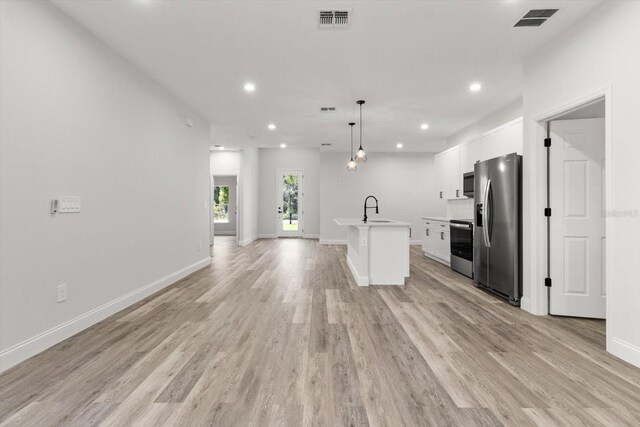 3851 W Wilburton Dr, Citrus Springs, FL 34433 - kitchen with visible vents, stainless steel appliances, a sink, and recessed lighting