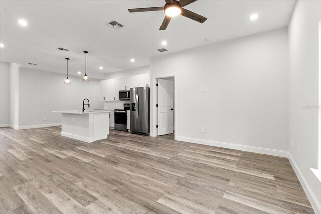 3851 W Wilburton Dr, Citrus Springs, FL 34433 - kitchen featuring a sink, appliances with stainless steel finishes, visible vents, open floor plan, and a center island with sink