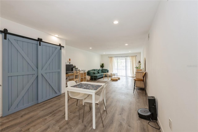 dining area with recessed lighting, visible vents, wood finished floors, and a barn door