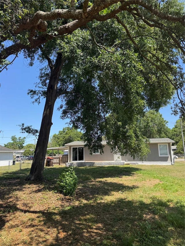 9400 SE 119th St, Belleview, FL 34420 - view of yard with fence