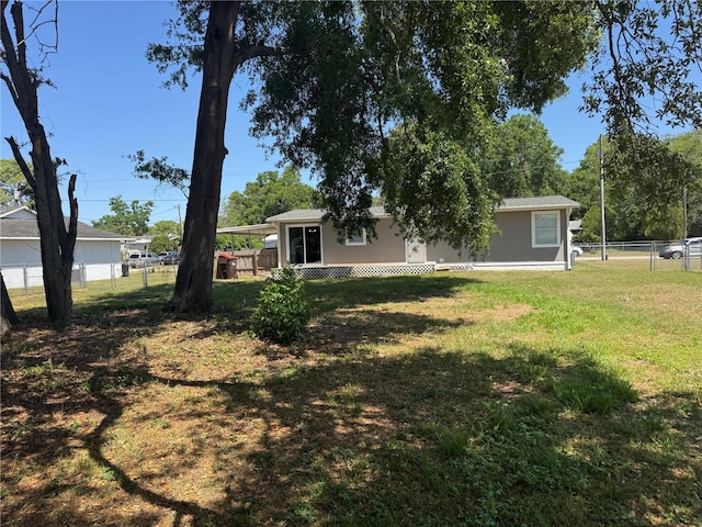 9400 SE 119th St, Belleview, FL 34420 - view of yard featuring fence