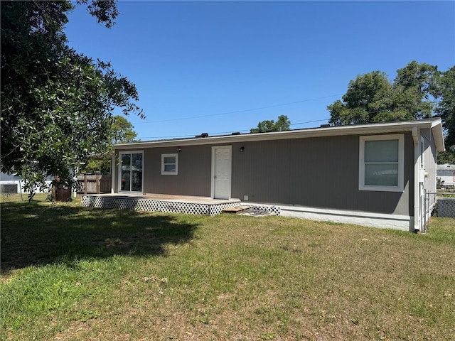 9400 SE 119th St, Belleview, FL 34420 - rear view of property featuring a yard