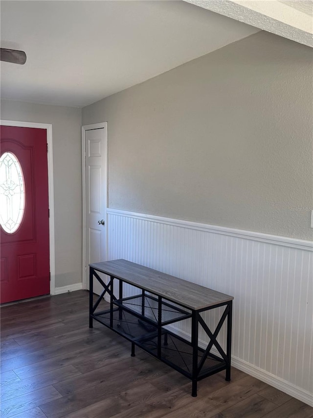 9400 SE 119th St, Belleview, FL 34420 - foyer featuring a wainscoted wall and wood finished floors