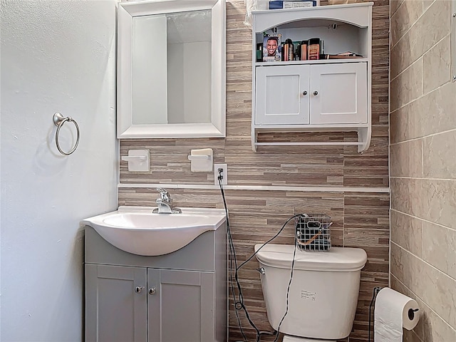 741 Hillview Dr, Altamonte Springs, FL 32714 - bathroom featuring toilet and vanity