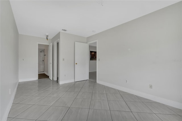 spare room featuring visible vents and baseboards