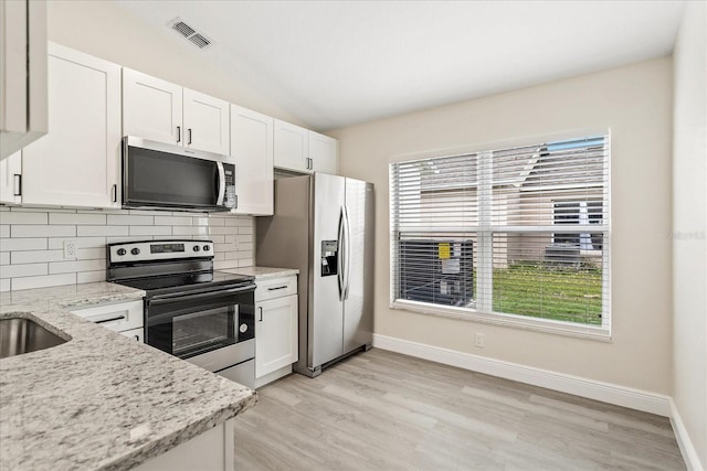 kitchen featuring visible vents, tasteful backsplash, stainless steel appliances, and plenty of natural light