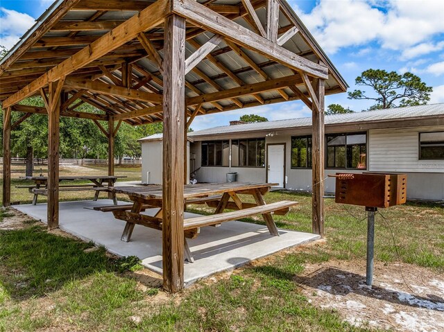 42368 W Cashew Ct, Eustis, FL 32736 - surrounding community with a yard and a patio