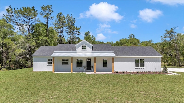 6725 SW 131st Cir, Ocala, FL 34481 - modern farmhouse featuring covered porch, metal roof, and a front lawn