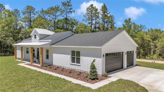 6725 SW 131st Cir, Ocala, FL 34481 - modern farmhouse style home featuring an attached garage, a front yard, roof with shingles, concrete driveway, and a porch
