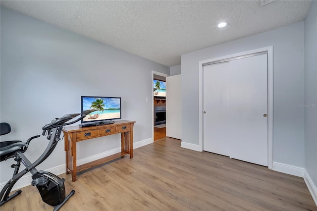 819 Haulover Dr, Altamonte Springs, FL 32714 - home office featuring light wood-style flooring, a textured ceiling, baseboards, and recessed lighting