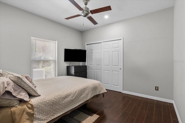 bedroom featuring dark wood-style floors, recessed lighting, a closet, ceiling fan, and baseboards