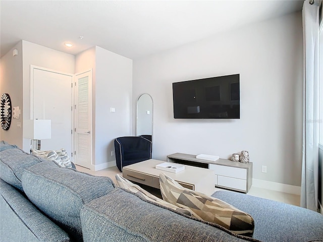 7770 Sandy Ridge Dr Unit 139, Reunion, FL 34747 - living room featuring baseboards and recessed lighting