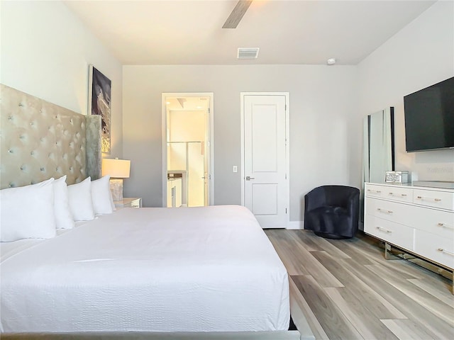 7770 Sandy Ridge Dr Unit 139, Reunion, FL 34747 - bedroom featuring wood finished floors, visible vents, a ceiling fan, connected bathroom, and baseboards
