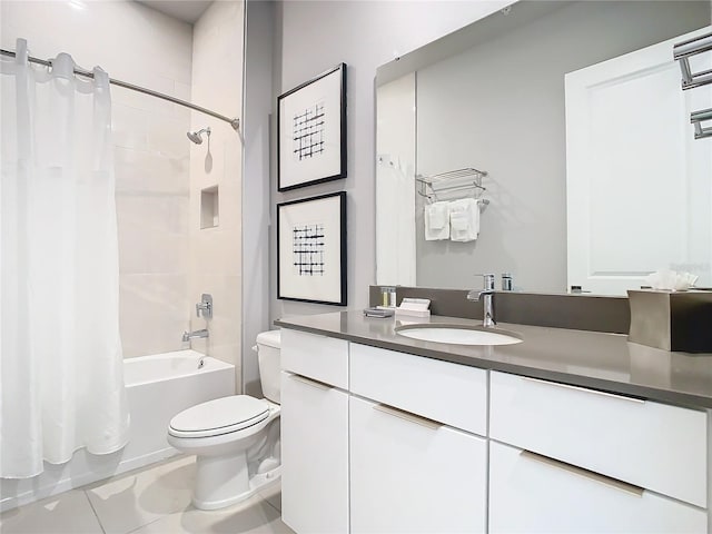 7770 Sandy Ridge Dr Unit 139, Reunion, FL 34747 - bathroom with toilet, vanity, tile patterned floors, and shower / bath combo with shower curtain