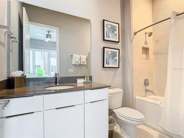 7770 Sandy Ridge Dr Unit 139, Reunion, FL 34747 - full bathroom featuring shower / bath combo, toilet, and vanity