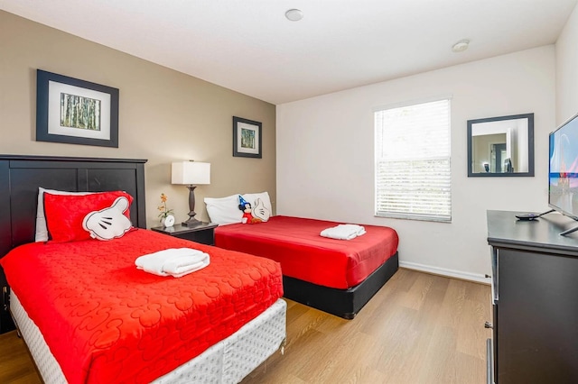 550 Las Fuentes Dr, Kissimmee, FL 34746 - bedroom featuring wood finished floors and baseboards