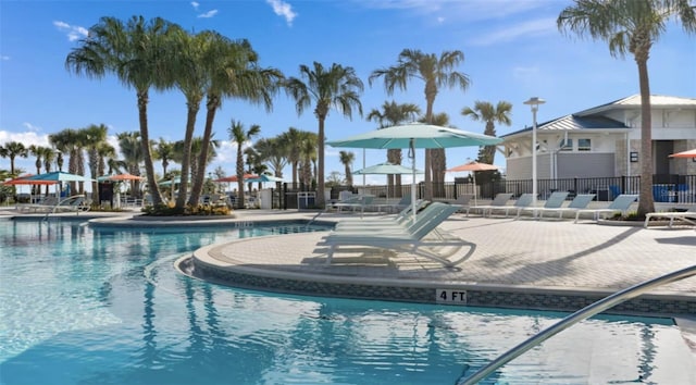 3806 Lana Ave, Davenport, FL 33897 - community pool with a patio