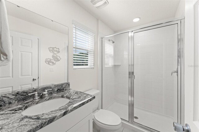 2009 Tropical Palms Cir, Kissimmee, FL 34747 - full bath featuring a stall shower, toilet, vanity, and recessed lighting