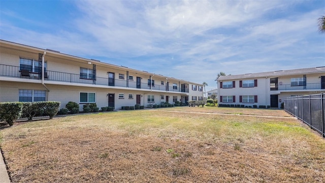 view of home's community featuring a yard