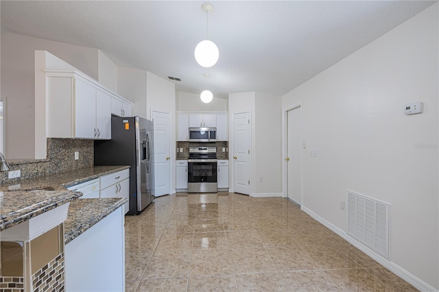 50989 Hwy 27 Unit 371, Davenport, FL 33897 - kitchen with stainless steel appliances, backsplash, a sink, white cabinetry, and pendant lighting