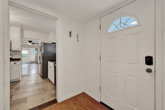 508 10th St, Saint Cloud, FL 34769 - foyer featuring plenty of natural light, light wood-style flooring, and ceiling fan