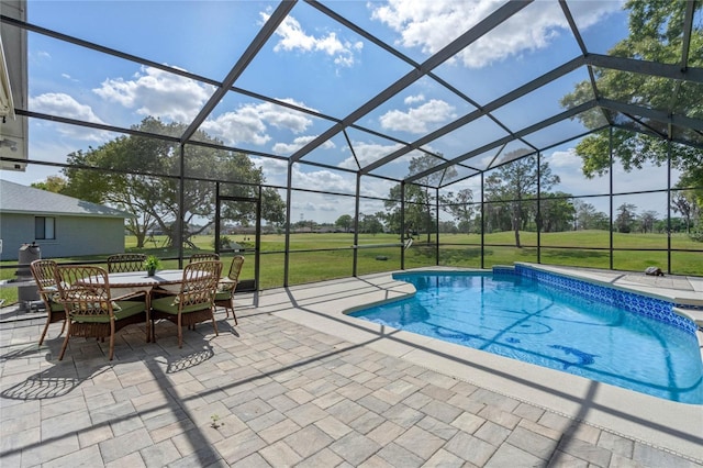 2710 Alabaster Ave, Orlando, FL 32833 - outdoor pool with glass enclosure, outdoor dining area, a patio, and a lawn