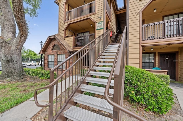 390 Lake Placid Ct Unit 304, Altamonte Springs, FL 32701 - exterior space featuring stairway