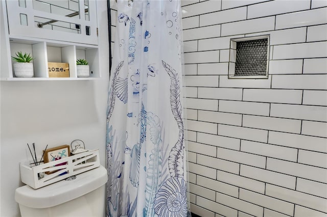 3328 Fox Rdg, Winter Haven, FL 33884 - bathroom featuring a shower with shower curtain