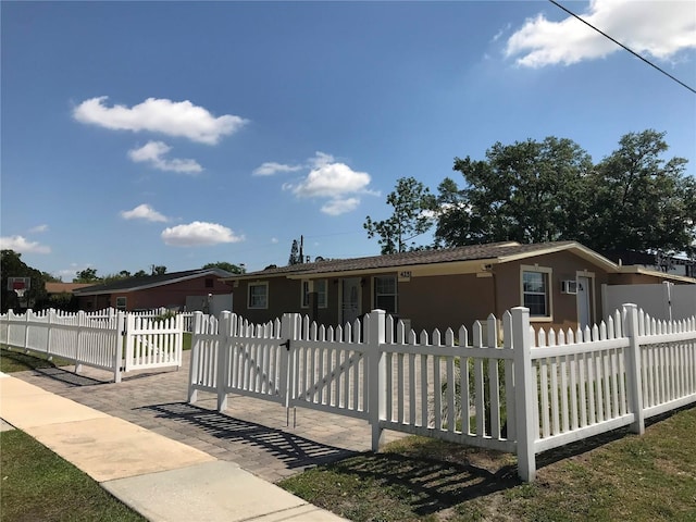 4251 Anthony Ln, Orlando, FL 32822 - view of front of home with stucco siding and a fenced front yard