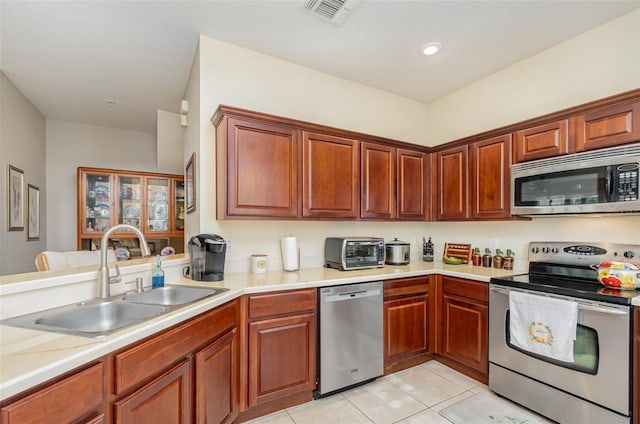 3321 San Jacinto Cir Unit 116, Sanford, FL 32771 - kitchen featuring stainless steel appliances, a sink, light countertops, and light tile patterned floors