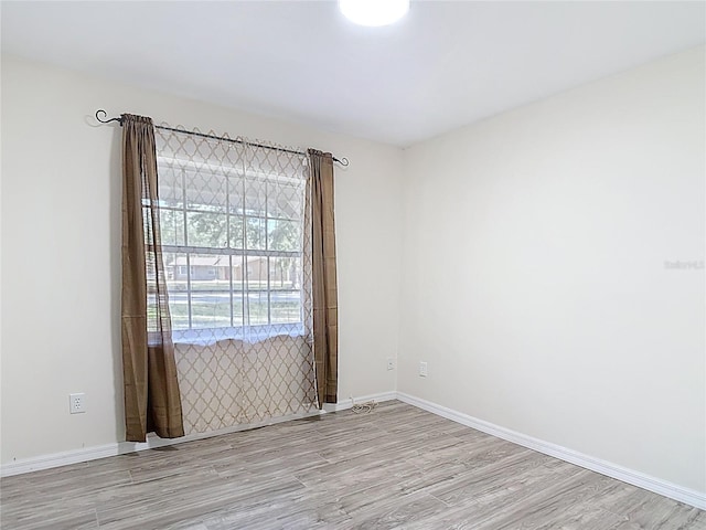 21940 Dupree Dr, Land O Lakes, FL 34639 - unfurnished room featuring baseboards and light wood-style flooring