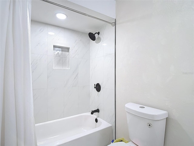 21940 Dupree Dr, Land O Lakes, FL 34639 - bathroom with toilet and shower / tub combo with curtain