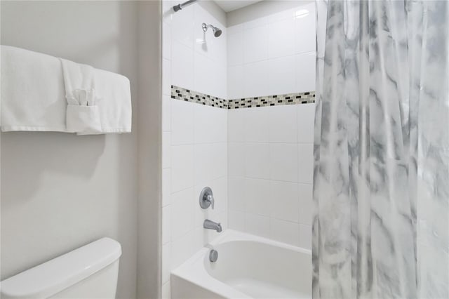 4201 Oakview Dr, Davenport, FL 33837 - bathroom featuring toilet and shower / tub combo