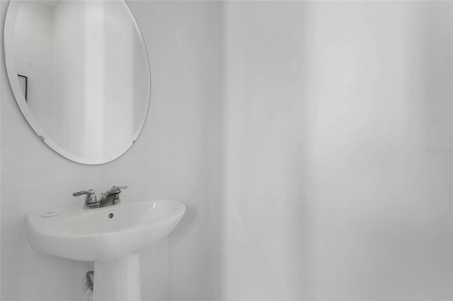 8951 Amelia Downs Trl, Kissimmee, FL 34747 - bathroom featuring a sink
