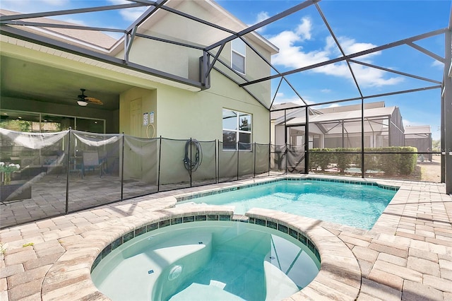 8951 Amelia Downs Trl, Kissimmee, FL 34747 - view of swimming pool featuring a patio, a pool with connected hot tub, a ceiling fan, and a lanai