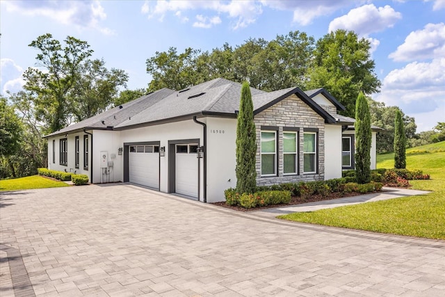 16500 Magnolia Terrace Blvd, Montverde, FL 34756 - ranch-style house with stucco siding, an attached garage, decorative driveway, and a front yard