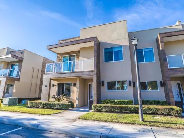 view of front of home featuring a balcony and stucco siding