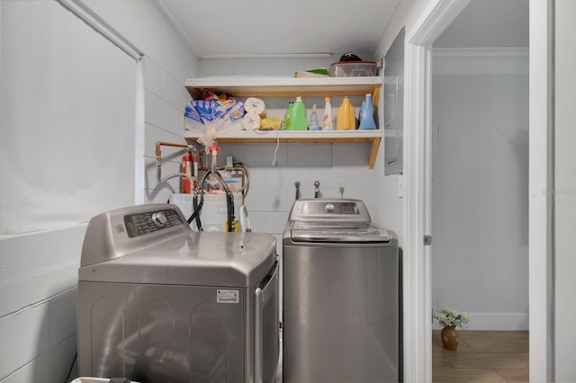 6464 Inca St, Orlando, FL 32807 - clothes washing area featuring washer and dryer and water heater