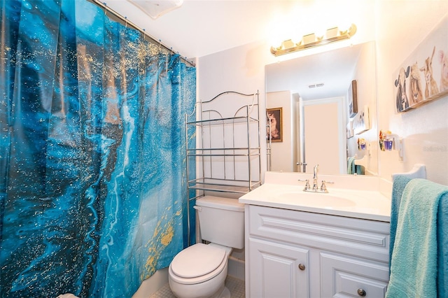 full bath featuring tile patterned floors, a shower with curtain, toilet, vanity, and visible vents