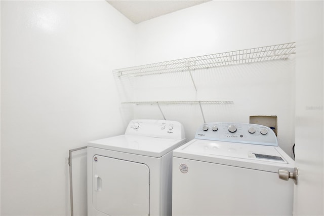 956 Salt Pond Pl Unit 207, Altamonte Springs, FL 32714 - laundry room featuring independent washer and dryer