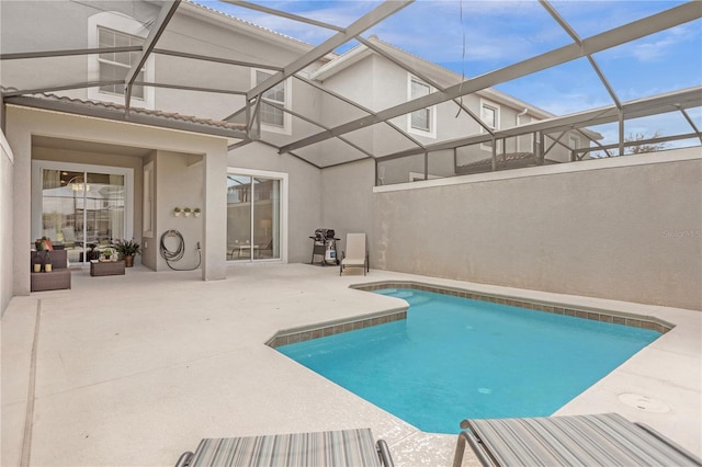 9025 Dogleg Dr, Davenport, FL 33896 - outdoor pool with a patio area and glass enclosure