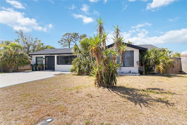 view of front of house with fence and a front yard