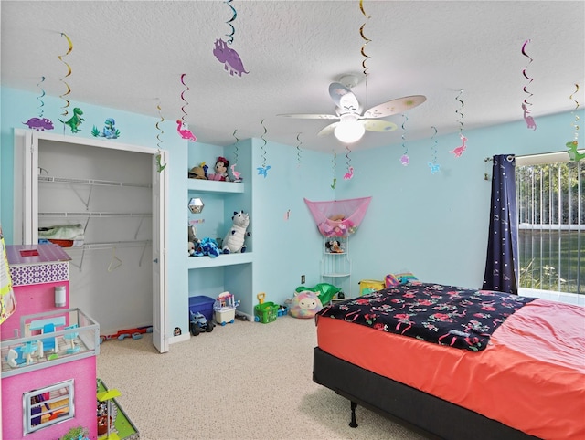 4675 Ficus Dr, Beverly Hills, FL 34465 - bedroom with a textured ceiling and a closet