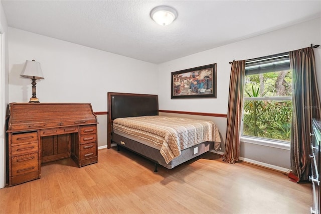 1714 Sweetwater W Cir, Apopka, FL 32712 - bedroom featuring baseboards, a textured ceiling, and light wood-type flooring