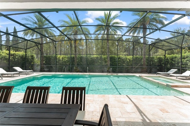 8017 Chilton Dr, Orlando, FL 32836 - view of pool featuring a patio, a pool with connected hot tub, and a lanai